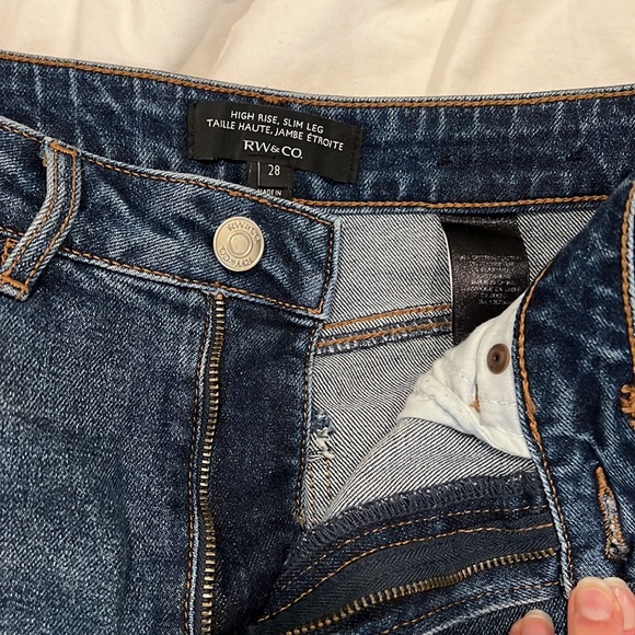 Too big - Picture 3 of 4